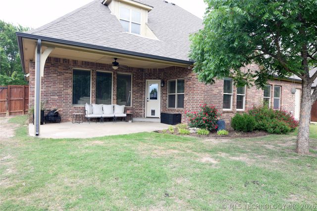 2404 E 140th Place, Jenks, OK 74008