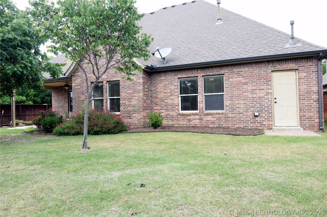 2404 E 140th Place, Jenks, OK 74008