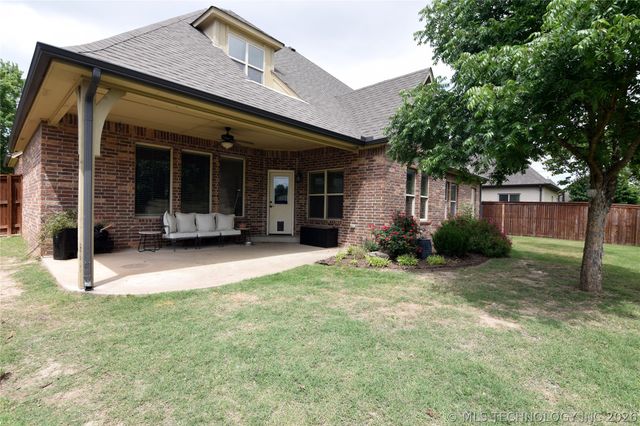 2404 E 140th Place, Jenks, OK 74008