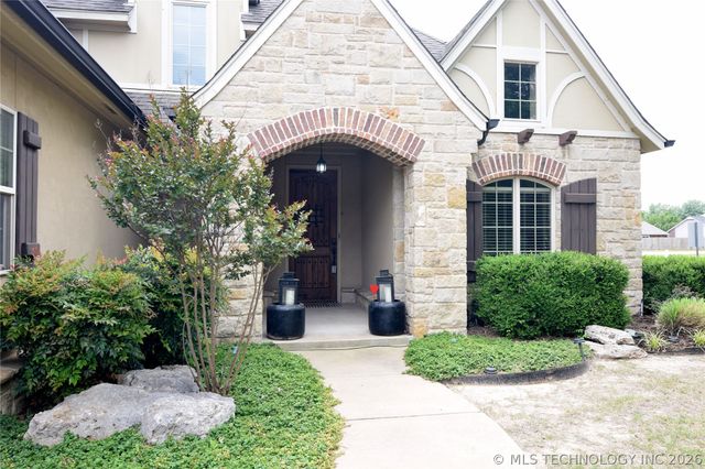 2404 E 140th Place, Jenks, OK 74008