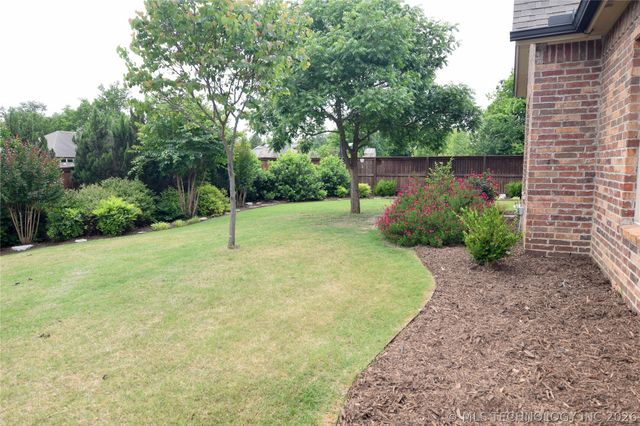 2404 E 140th Place, Jenks, OK 74008