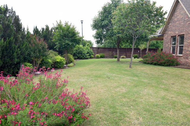 2404 E 140th Place, Jenks, OK 74008