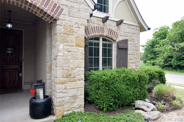 2404 E 140th Place, Jenks, OK 74008
