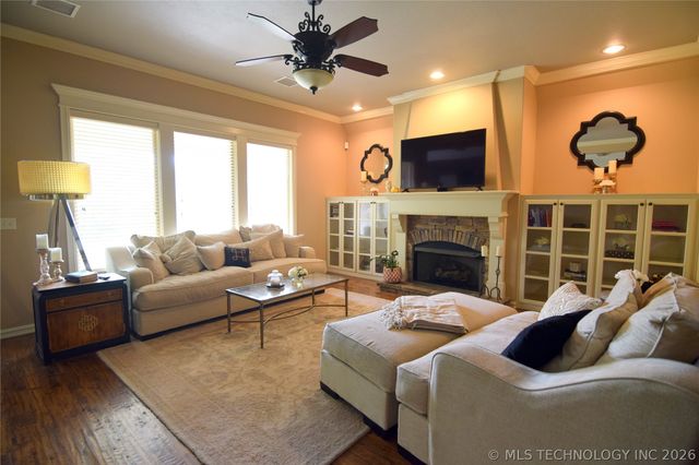 2404 E 140th Place, Jenks, OK 74008