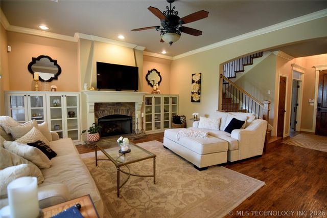 2404 E 140th Place, Jenks, OK 74008