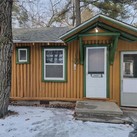 977 N Huron Street, East Tawas, MI 48730