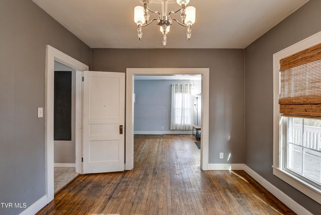 219 East Chilhowie Avenue, Johnson City, TN 37601