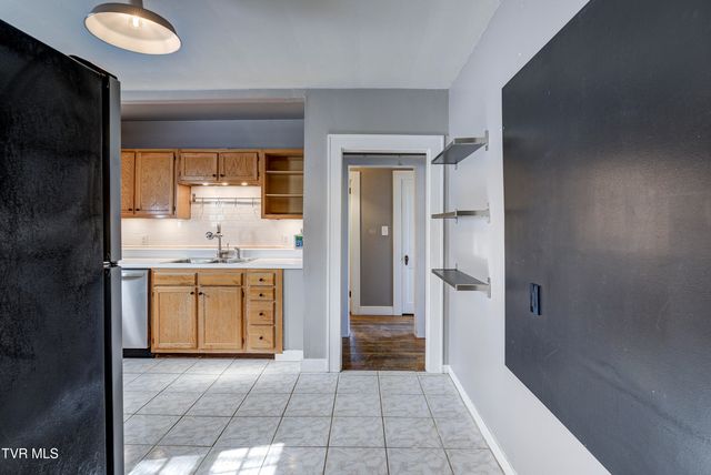 219 East Chilhowie Avenue, Johnson City, TN 37601