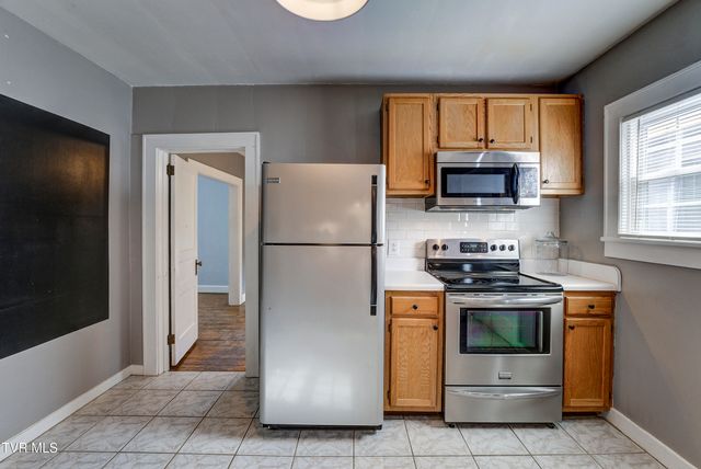 219 East Chilhowie Avenue, Johnson City, TN 37601