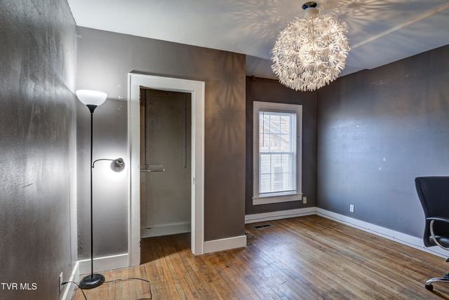 219 East Chilhowie Avenue, Johnson City, TN 37601