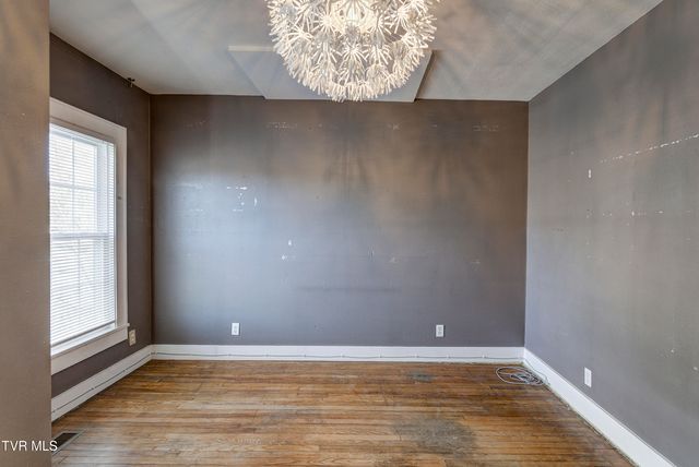 219 East Chilhowie Avenue, Johnson City, TN 37601