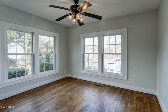 219 East Chilhowie Avenue, Johnson City, TN 37601