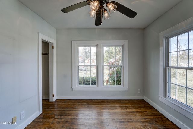 219 East Chilhowie Avenue, Johnson City, TN 37601