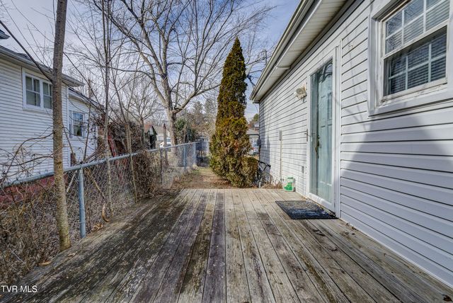 219 East Chilhowie Avenue, Johnson City, TN 37601