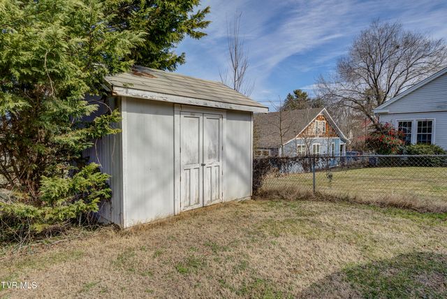 219 East Chilhowie Avenue, Johnson City, TN 37601