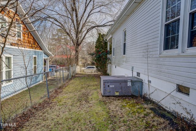 219 East Chilhowie Avenue, Johnson City, TN 37601