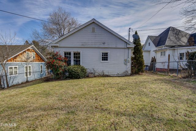 219 East Chilhowie Avenue, Johnson City, TN 37601