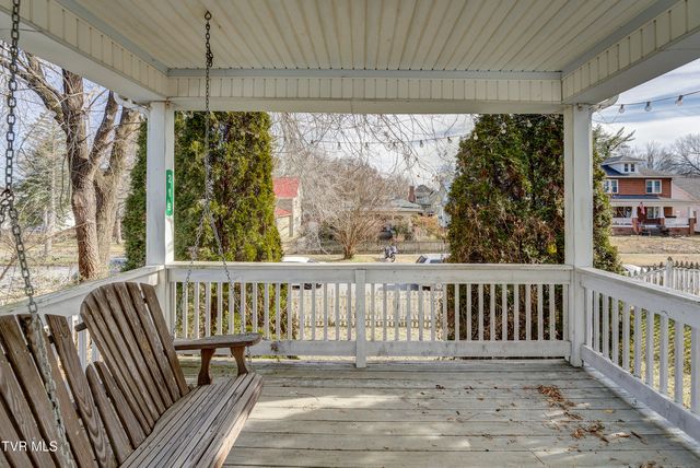 219 East Chilhowie Avenue, Johnson City, TN 37601