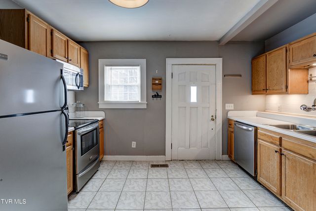 219 East Chilhowie Avenue, Johnson City, TN 37601