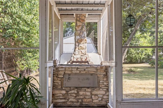 7607 Meadowview LN, Austin, TX 78752