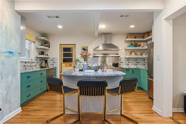 7607 Meadowview LN, Austin, TX 78752