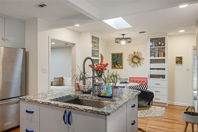 7607 Meadowview LN, Austin, TX 78752