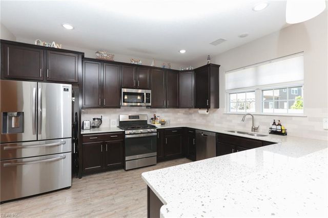 1910 Bexley LN, Chesapeake, VA 23322