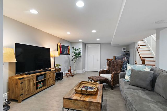 27802 N Owens Road, Mundelein, IL 60060