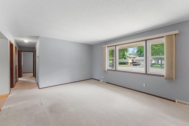 8053 Cloman Avenue, Inver Grove Heights, MN 55076