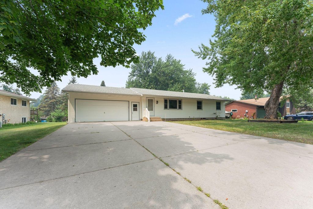 8053 Cloman Avenue, Inver Grove Heights, MN 55076