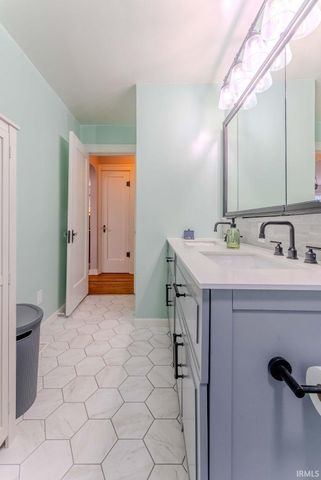 2 S Colonial Park Drive, Marion, IN 46953