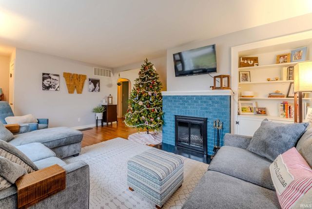 2 S Colonial Park Drive, Marion, IN 46953