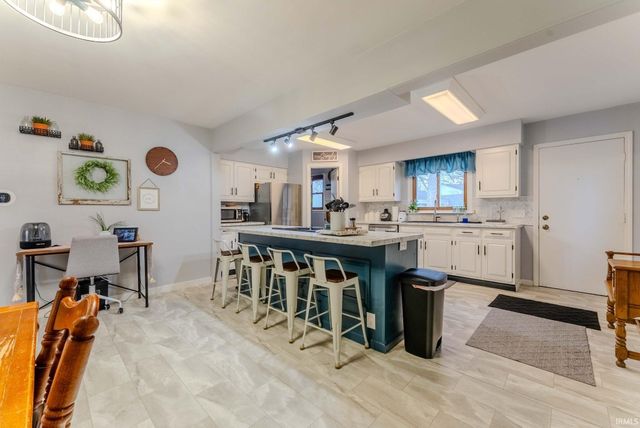 2 S Colonial Park Drive, Marion, IN 46953