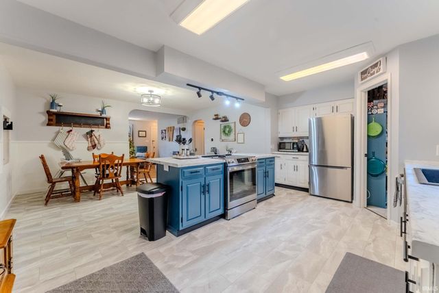 2 S Colonial Park Drive, Marion, IN 46953