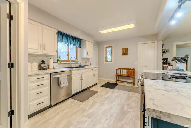 2 S Colonial Park Drive, Marion, IN 46953