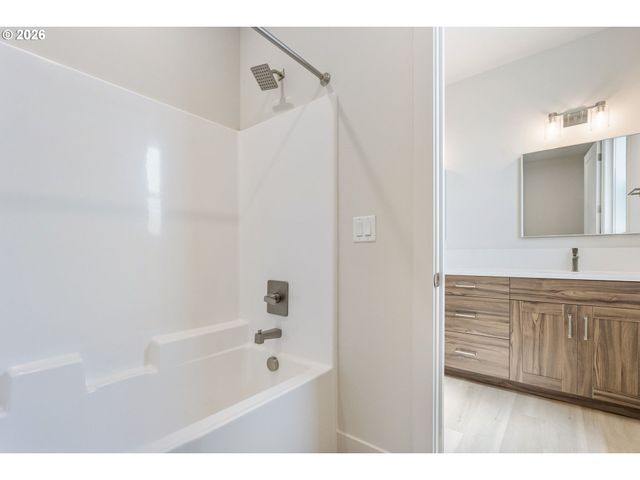 16807 Ne 38TH Ave, Vancouver, WA 98686