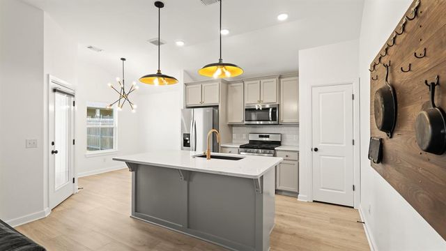 13416 Arrowhead Boulevard, Yukon, OK 73099