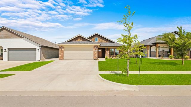 13416 Arrowhead Boulevard, Yukon, OK 73099