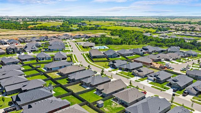 13416 Arrowhead Boulevard, Yukon, OK 73099