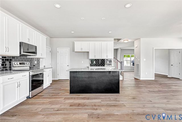 4313 Poplar Village Dr, Chester, VA 23831