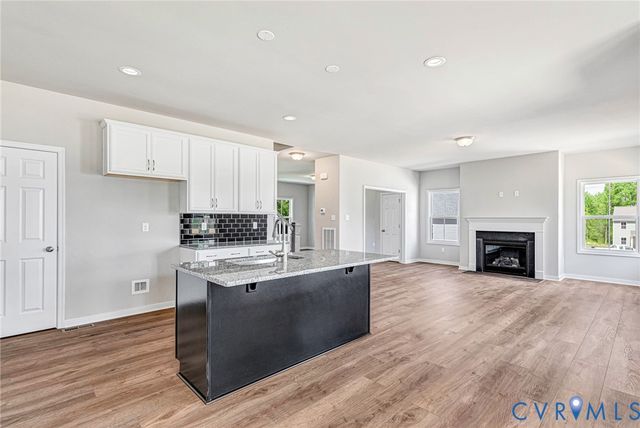 4313 Poplar Village Dr, Chester, VA 23831