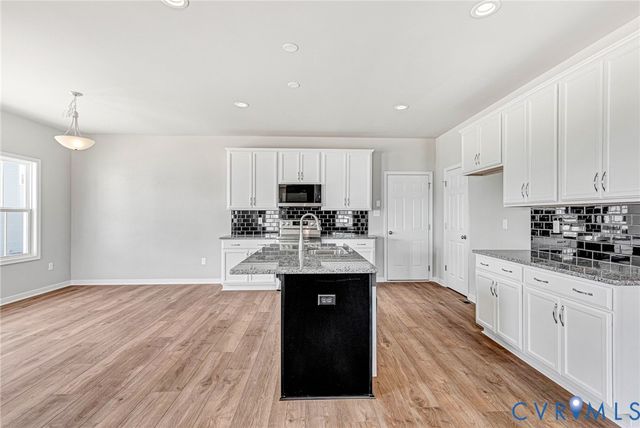 4313 Poplar Village Dr, Chester, VA 23831