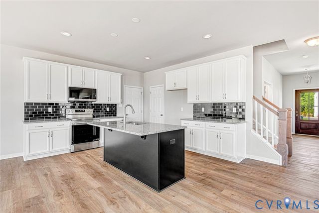 4313 Poplar Village Dr, Chester, VA 23831