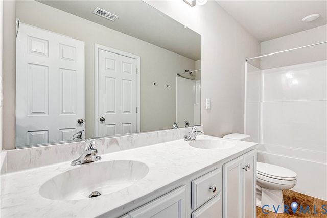 4313 Poplar Village Dr, Chester, VA 23831