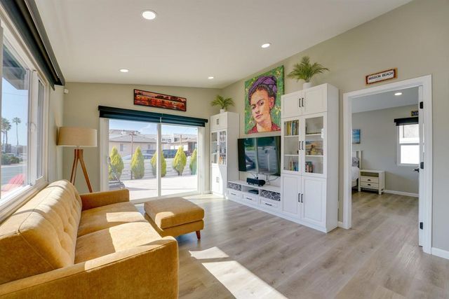 1404 Thomas Ave, San Diego, CA 92109