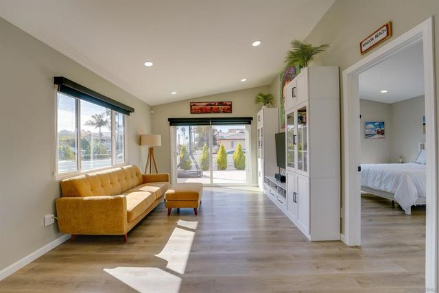 1404 Thomas Ave, San Diego, CA 92109