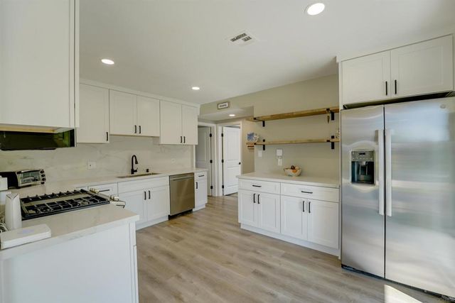 1404 Thomas Ave, San Diego, CA 92109