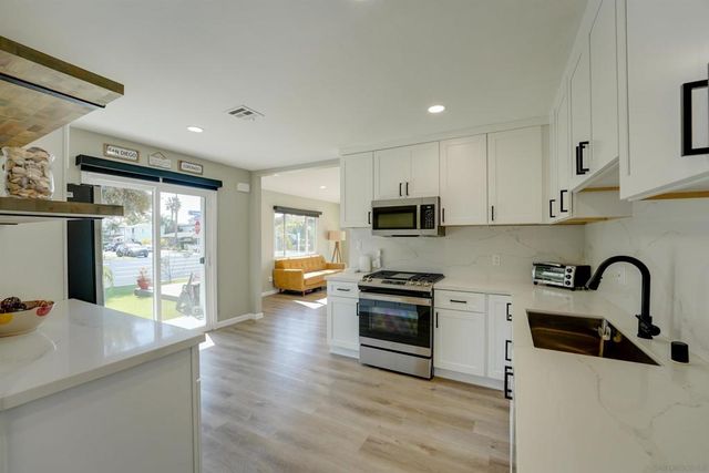 1404 Thomas Ave, San Diego, CA 92109