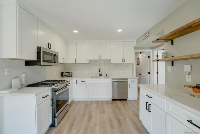 1404 Thomas Ave, San Diego, CA 92109