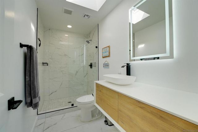 1404 Thomas Ave, San Diego, CA 92109